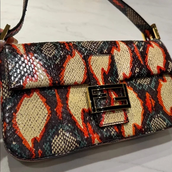 FENDI VINTAGE BAGUETTE ❤️🧡🖤💚 - Picture 1 of 17